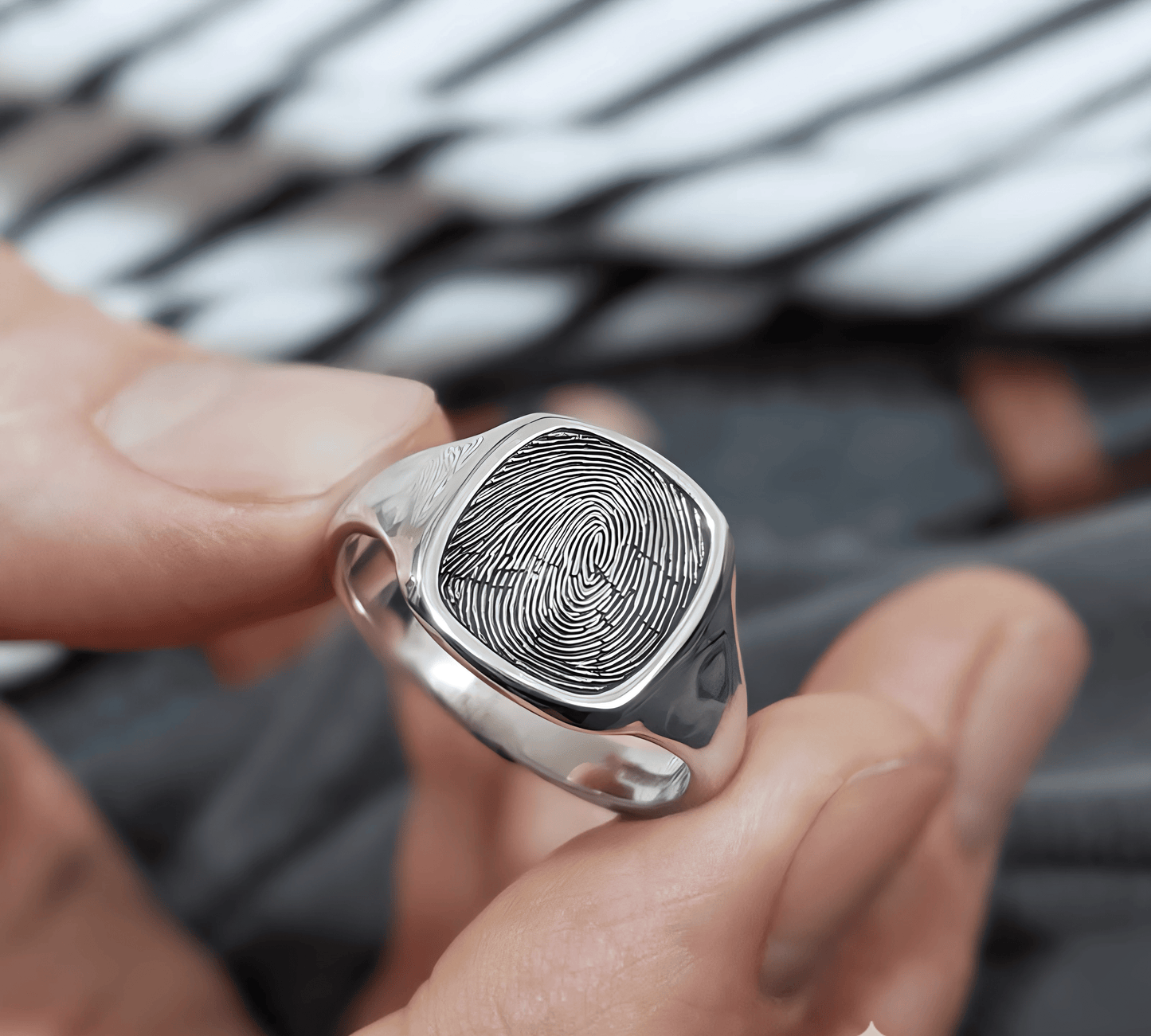 REFINED FINGERPRINT DESIGN RING - STERLING SILVER 925