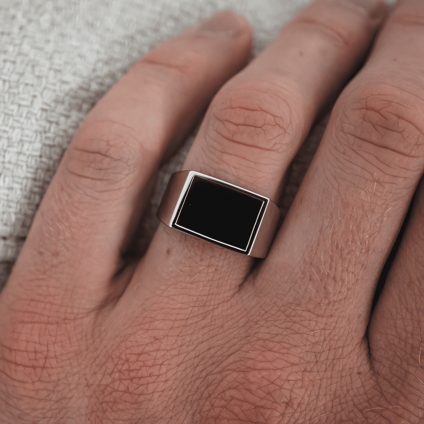 BOLD BLACK SIGNET RING - SILVER 925